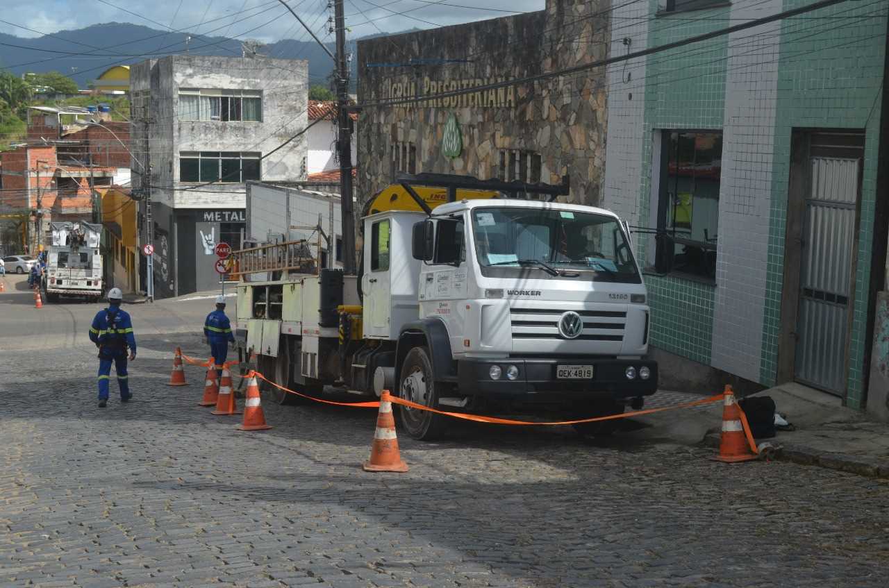 Camacã: Coelba inicia a troca de fiação e rede elétrica em pontos estratégicos da cidade
